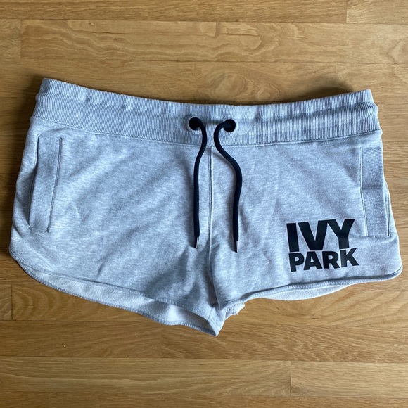 IVY PARK Pants - IVY PARK GREY JERSEY SHORTS POCKETS XL